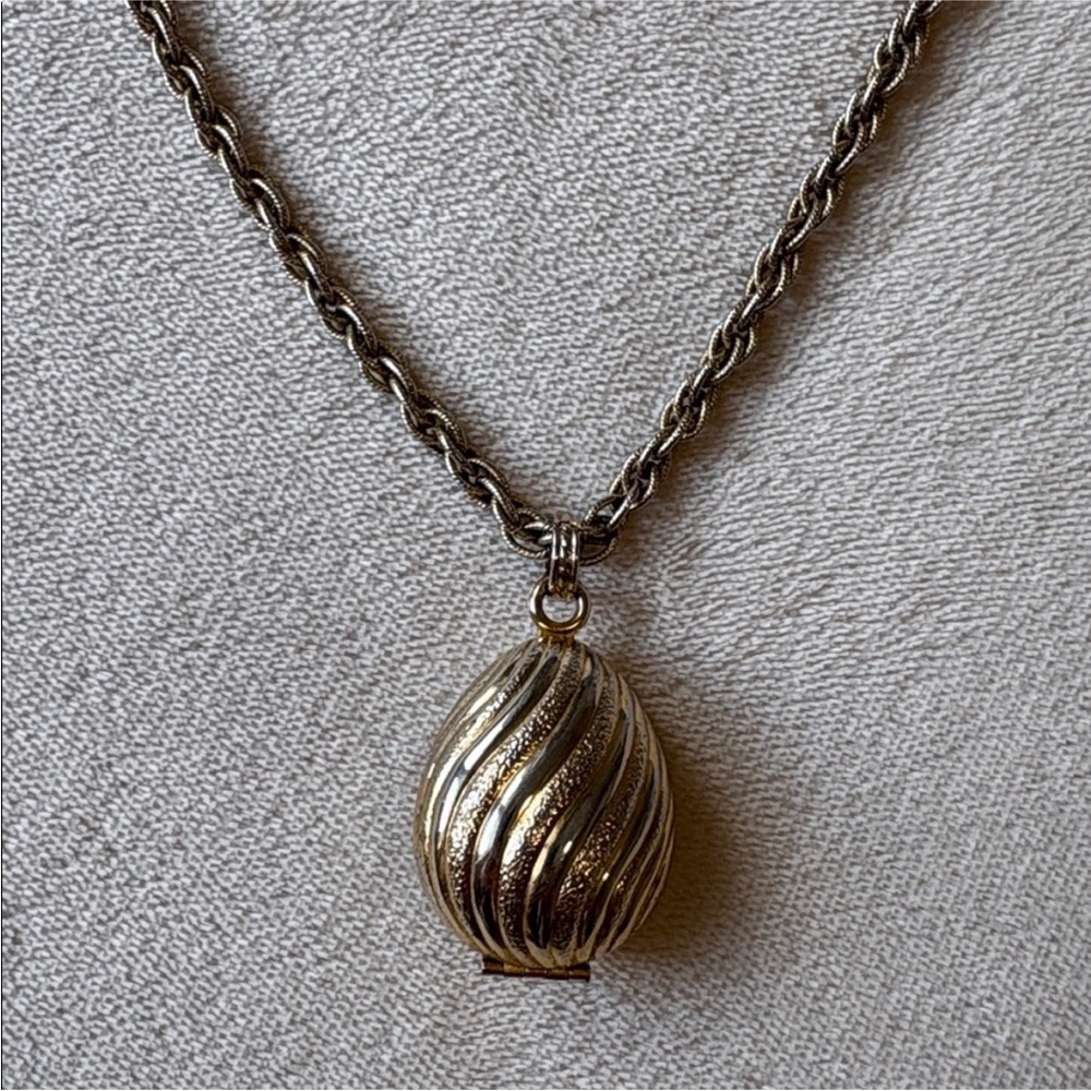 Vintage 1968 AVON Golden Charmer Locket Necklace Chain for Solid Perfume